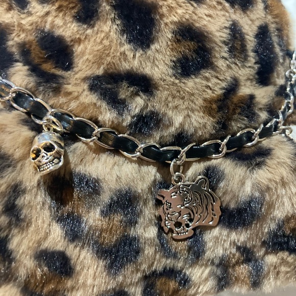 Ed Hardy Faux Fur Leopard Print Charm Bucket Hat! Women’s one size, NWOT! - Picture 3 of 7